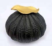 209057 Stenen urn zwart goud blad 800